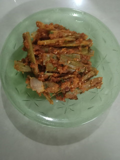 સરગવા નું લોટ વાળું શાક (Saragva Besan Shak Recipe In Gujarati) રેસીપી મુખ્ય ફોટો