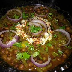 A picture of Chana Ghughni.
