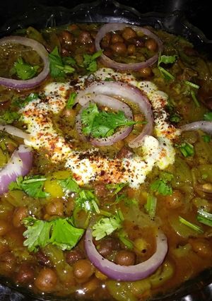 A picture of Chana Ghughni.