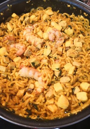 Una foto de Fideuá de marisco (a mi manera)