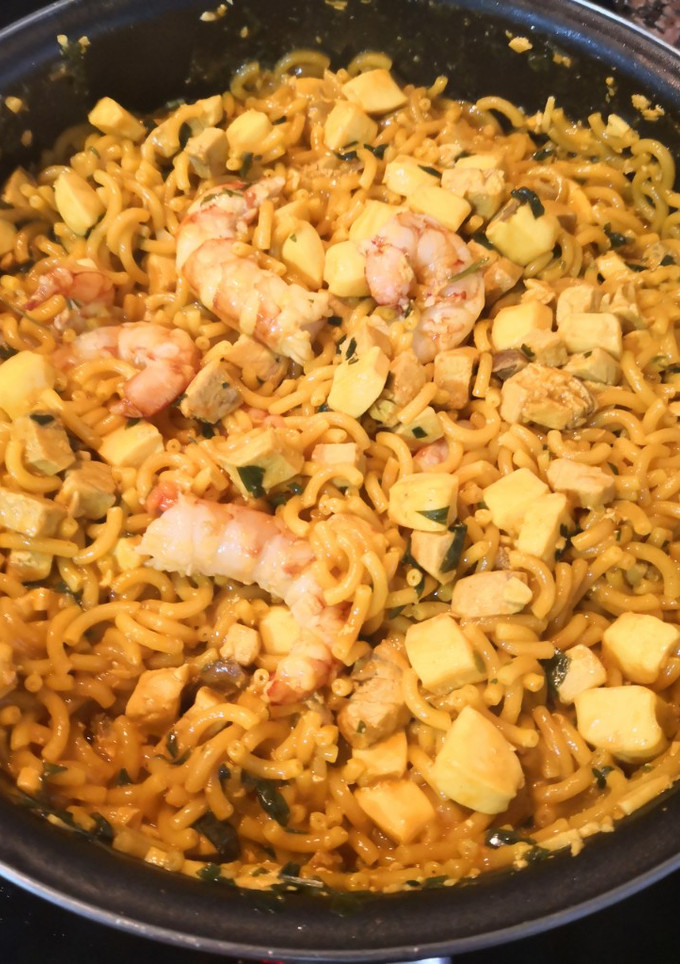 Una foto de Fideuá de marisco (a mi manera)