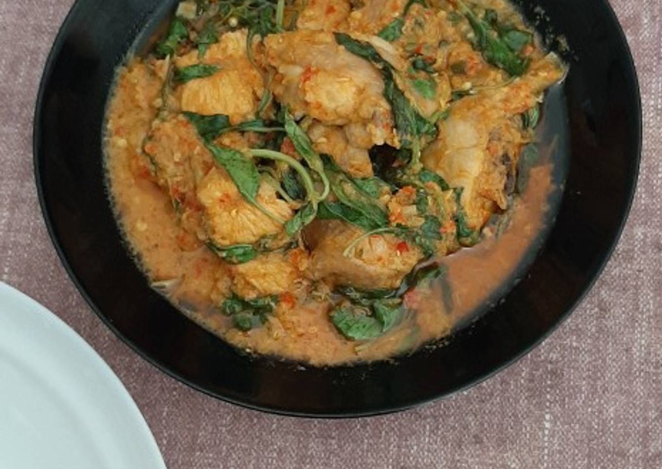 Ayam ringan dengan mata selasih