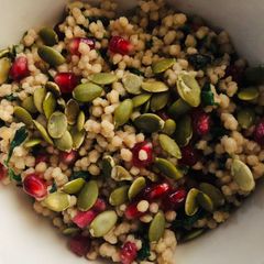 A picture of Easy grains with mint, parsley and pomegranate - vegan.