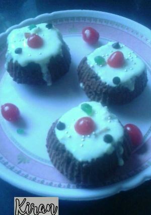 A picture of Biscuit cup cake.