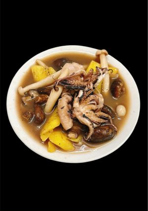 Hình của món Bạch tuộc xào nấm.