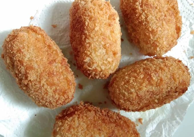 Cara Gampang Menyajikan Kroket kentang isi ayam yang Lezat Sekali