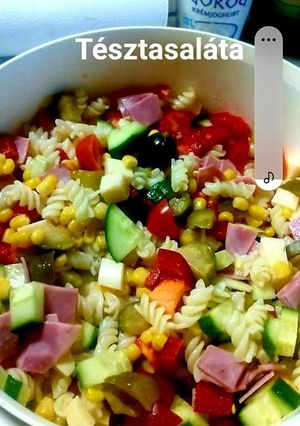 A legfinomabb tésztasaláta!!! recept fotója