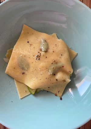 Foto di Raviolo aperto con zucchine e menta