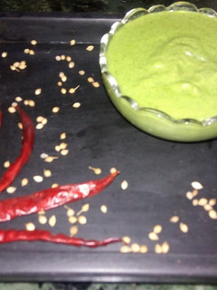 A picture of Pudina curd chutney.