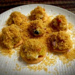 A picture of Sev puri.