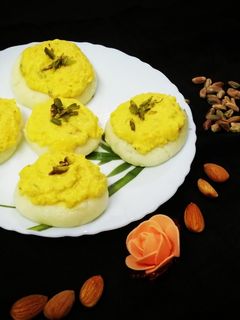 छेना मलाई चाप स्वीट (Chhena malai chaap sweet recipe in Hindi) रेसिपी मुख्य फोटो