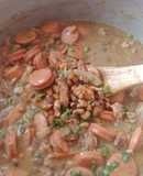 Frijoles blancos con cerdo y salchichas
