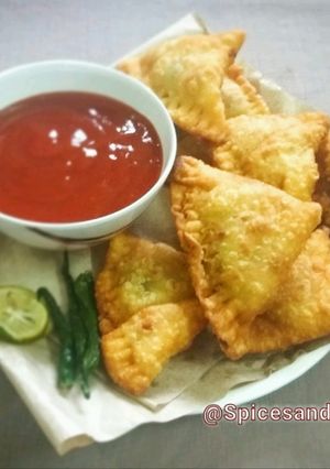 A picture of Punjabi Aaloo Samosa.