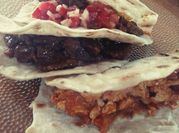 Una foto de burritos con carne desmechada
