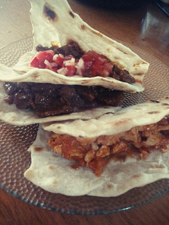 Una foto de Tacos/burritos + tortilla de trigo