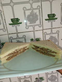A picture of Sardine sandwich.