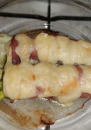 Spárga sonkával, sajttal recept fotója