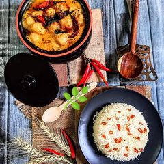 A picture of Gujarati Boondi Kadhi.