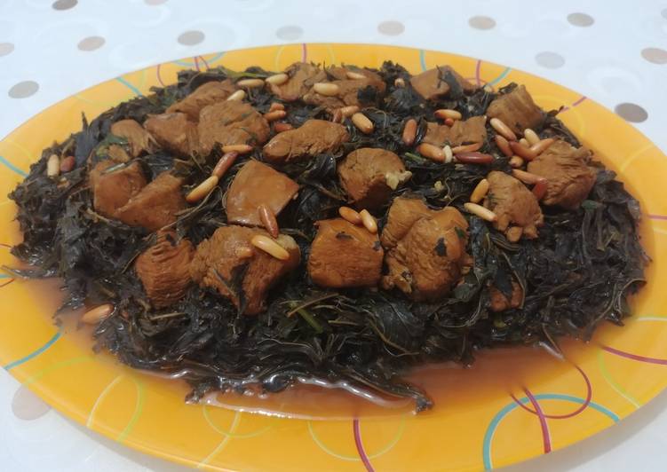 ملوخية بصدور الدجاج 😋 (مناسبة للكيتو دايت)