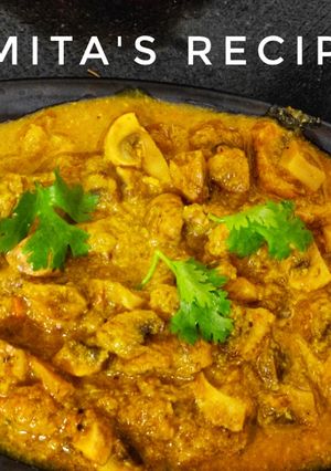A picture of Straw mushroom with gravy.