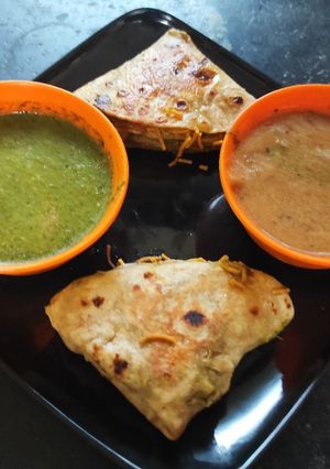 रोटी समोसा (roti samosa recipe in hindi) रेसिपी मुख्य फोटो