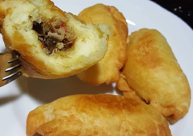 Cara Gampang Menyiapkan Panada isi cakalang yang Lezat