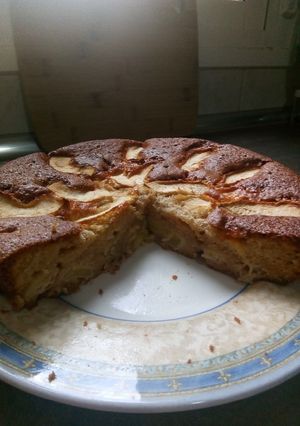 Una foto de Bizcocho de manzana y nueces