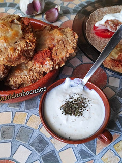 Una foto de Albóndigas de zanahoria con salsa de yogur