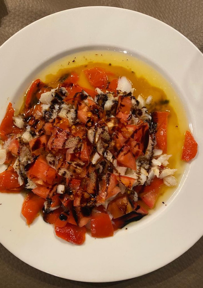 Una foto de Ensalada tibia de rape