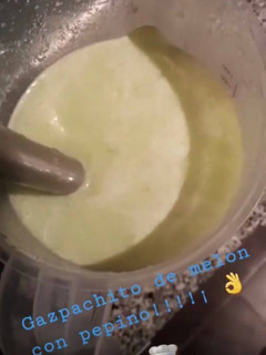 Una foto de Gazpacho fresquito de melón con pepino y cebolla
