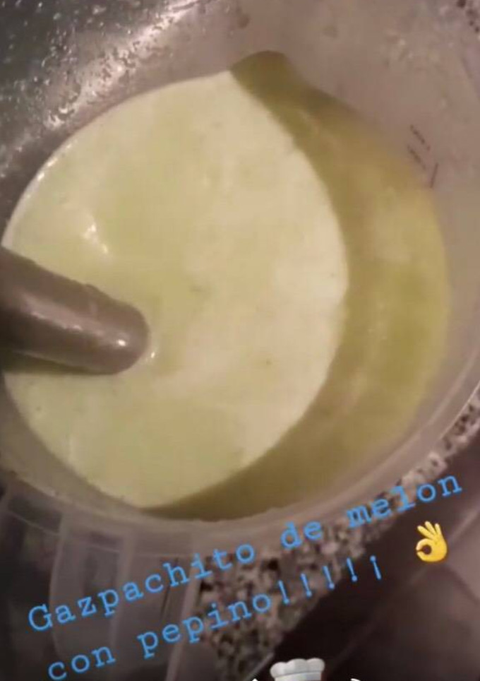Una foto de Gazpacho fresquito de melón con pepino y cebolla