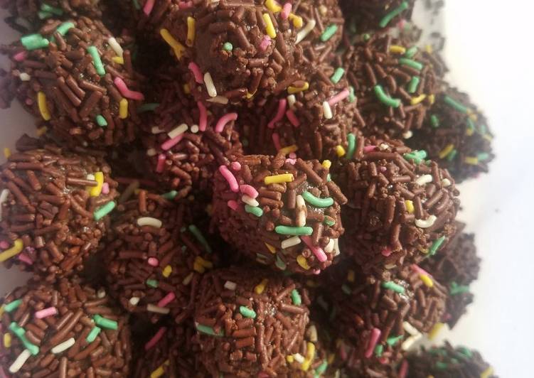 Bola coklat biskuit marie regal