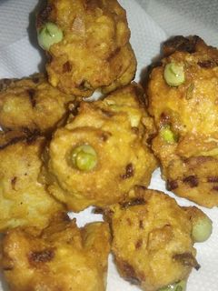 मूंग दाल के पकौड़े (Moong dal ke pakore recipe in hindi) रेसिपी मुख्य फोटो