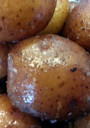 A picture of Honey Glazed Red Potatoes.