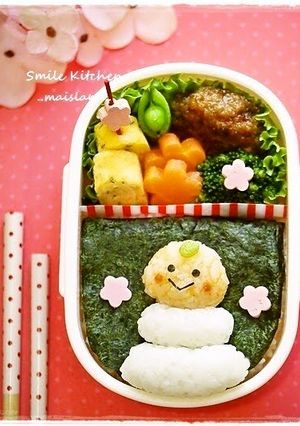 A picture of New Year's Charaben Mr. Kagami-mochi Mikan.
