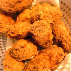 A picture of Sunshines fried chicken wings.