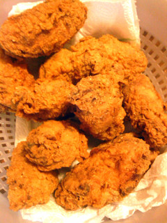 A picture of Sunshines fried chicken wings.