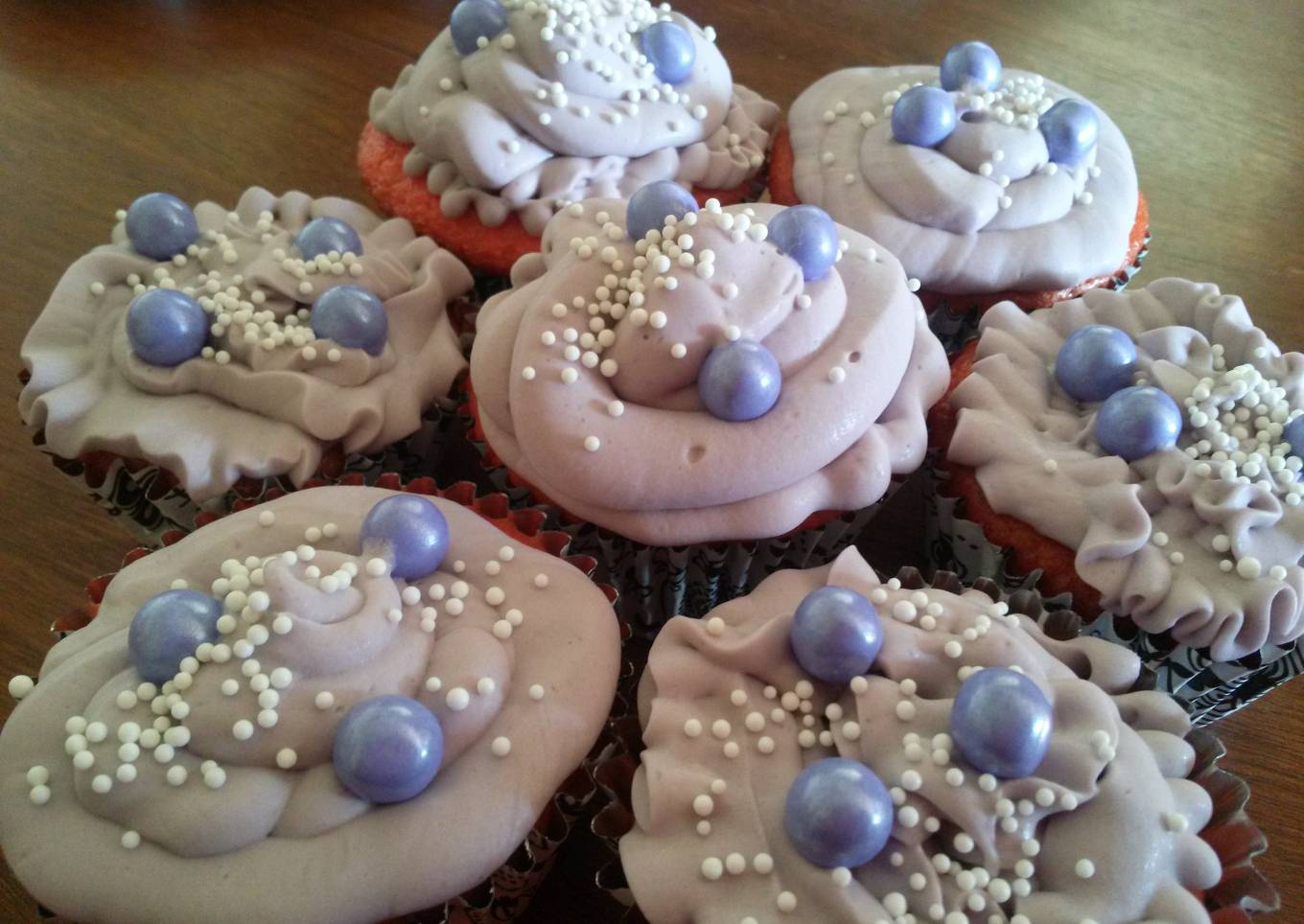 Strawberry banana cupcakes with cream cheese frosting