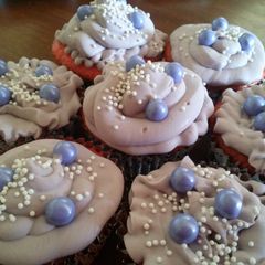 A picture of Strawberry banana cupcakes with cream cheese frosting.