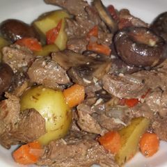 A picture of Vendella amb Bollets (Beef with Wild Mushrooms ).