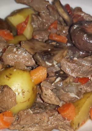 A picture of Vendella amb Bollets (Beef with Wild Mushrooms ).