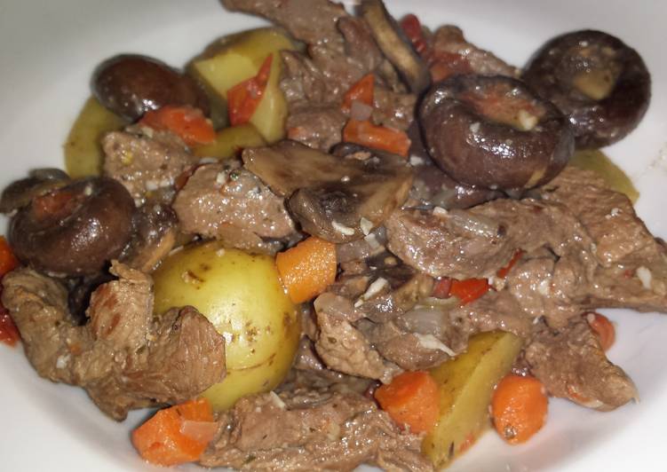 Easiest Way to Make Super Quick Homemade Vendella amb Bollets (Beef with Wild Mushrooms )