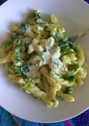 Una foto de Pasta gemelar con espinacas