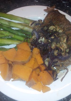 A picture of Beef medallion lunch.