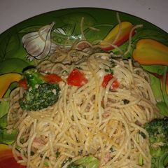 A picture of Spaghetti carbonara caprese.