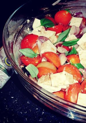 O poză a rețetei Salată cu piept de pui și roșii cherry.
