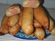 Una foto de salchichas con queso