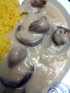 A picture of Mushroom onion gravy.