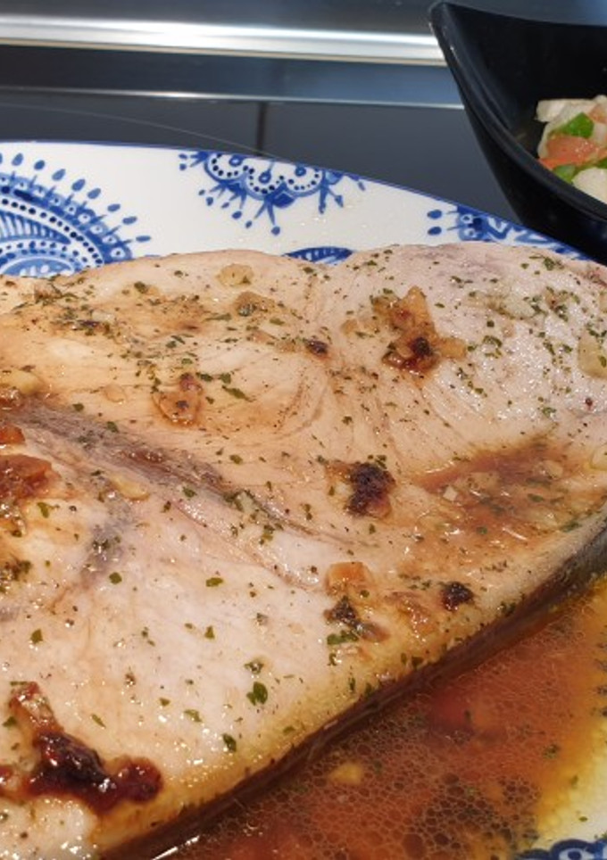Una foto de Emperador a la plancha con picadillo (receta gaditana)