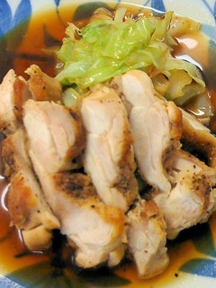 A picture of Chicken and Cabbage in a Frying Pan.